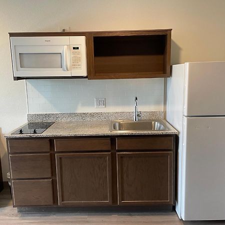 Woodspring Suites Detroit Madison Heights Eksteriør bilde