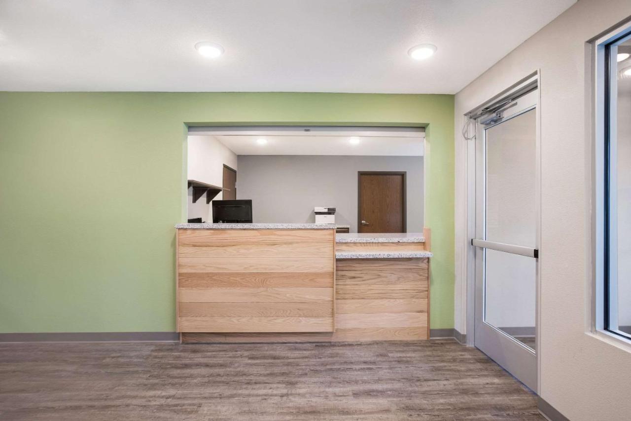 Woodspring Suites Detroit Madison Heights Eksteriør bilde